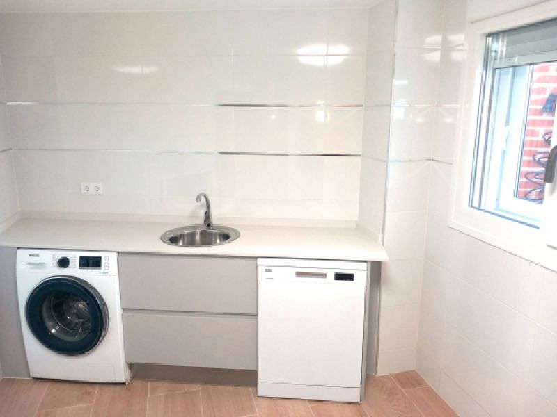 Vista completa de cocina reformada